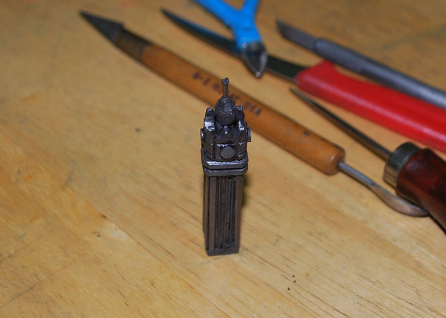 It Took 72 Hours To Make This Tiny Taj Mahal Graphite Sculpture