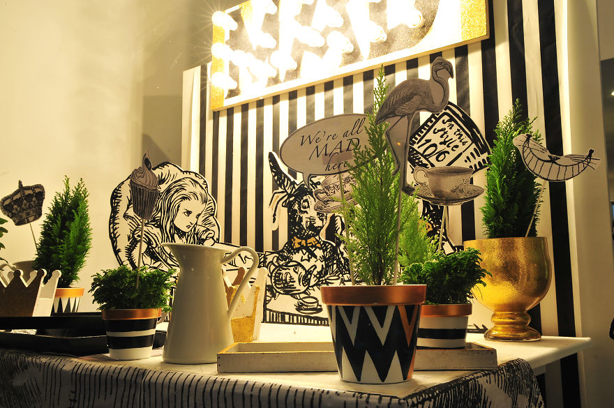 My Mom Let Me Decorate Her Shop This Year, Inspired By Alice's Adventures In Wonderland