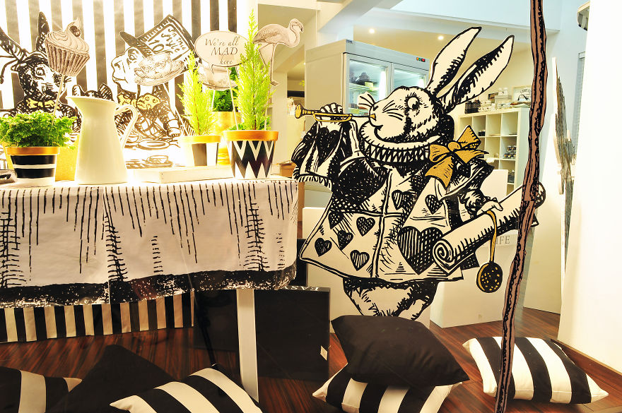 My Mom Let Me Decorate Her Shop This Year, Inspired By Alice's Adventures In Wonderland My Mom Let Me Decorate Her Shop This Year, Inspired By Alice's Adventures In Wonderland