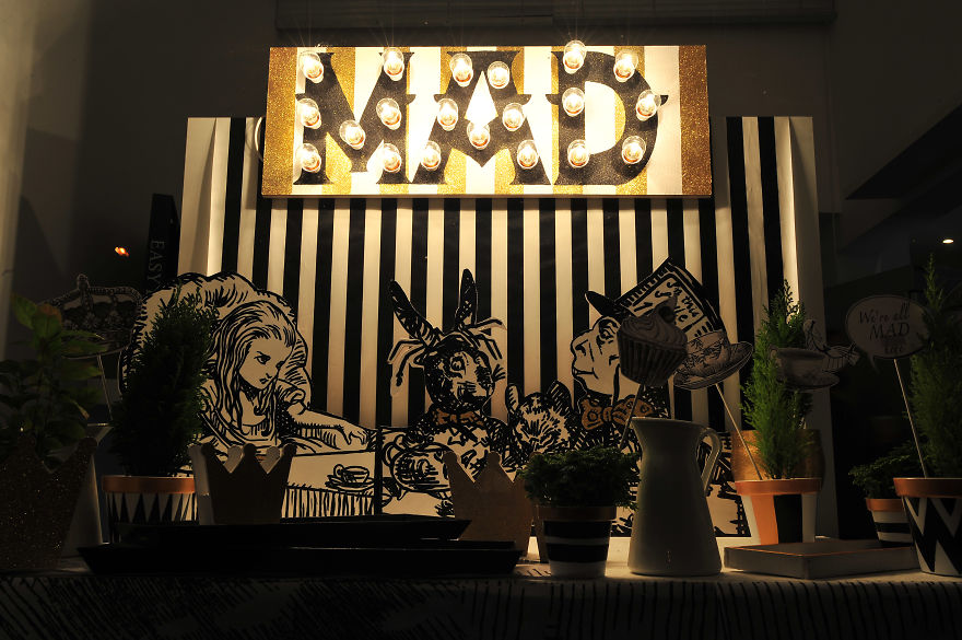 My Mom Let Me Decorate Her Shop This Year, Inspired By Alice's Adventures In Wonderland My Mom Let Me Decorate Her Shop This Year, Inspired By Alice's Adventures In Wonderland