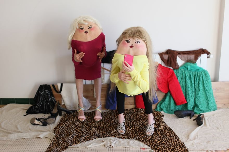 I Turn People Into Creatures From Another World By Drawing Faces On Their Backs