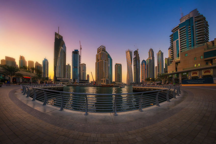 Night-Time Dubai Looks Like It Came Straight From A Sci-Fi Movie Night-Time Dubai Looks Like It Came Straight From A Sci-Fi Movie