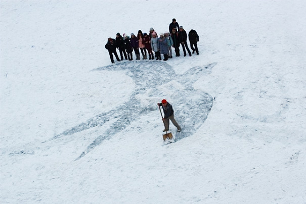 School Janitor Makes Snow Drawings With His Shovel To Bring Joy To Children School Janitor Makes Snow Drawings With His Shovel To Bring Joy To Children