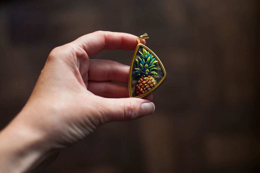 Sew Far, Sew Good: I Embroider On Old Tennis Rackets Sew Far, Sew Good: I Embroider On Old Tennis Rackets