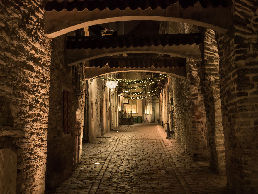 Travelling Back In Time: 15 Pictures Of Medieval Tallinn