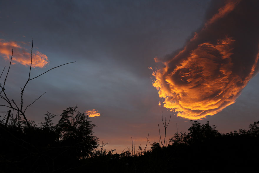 unusual-cloud-formation-fist-hand-of-god-portugal-1 unusual-cloud-formation-fist-hand-of-god-portugal-1