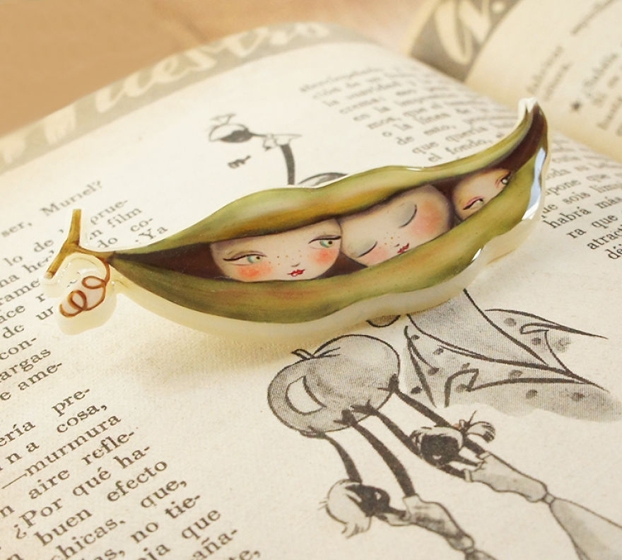 We Create Fairy-Tale Inspired Necklaces With Tiny Scenes Inside We Create Fairy-Tale Inspired Necklaces With Tiny Scenes Inside