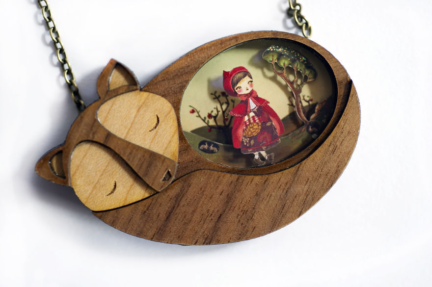 We Create Fairy-Tale Inspired Necklaces With Tiny Scenes Inside We Create Fairy-Tale Inspired Necklaces With Tiny Scenes Inside