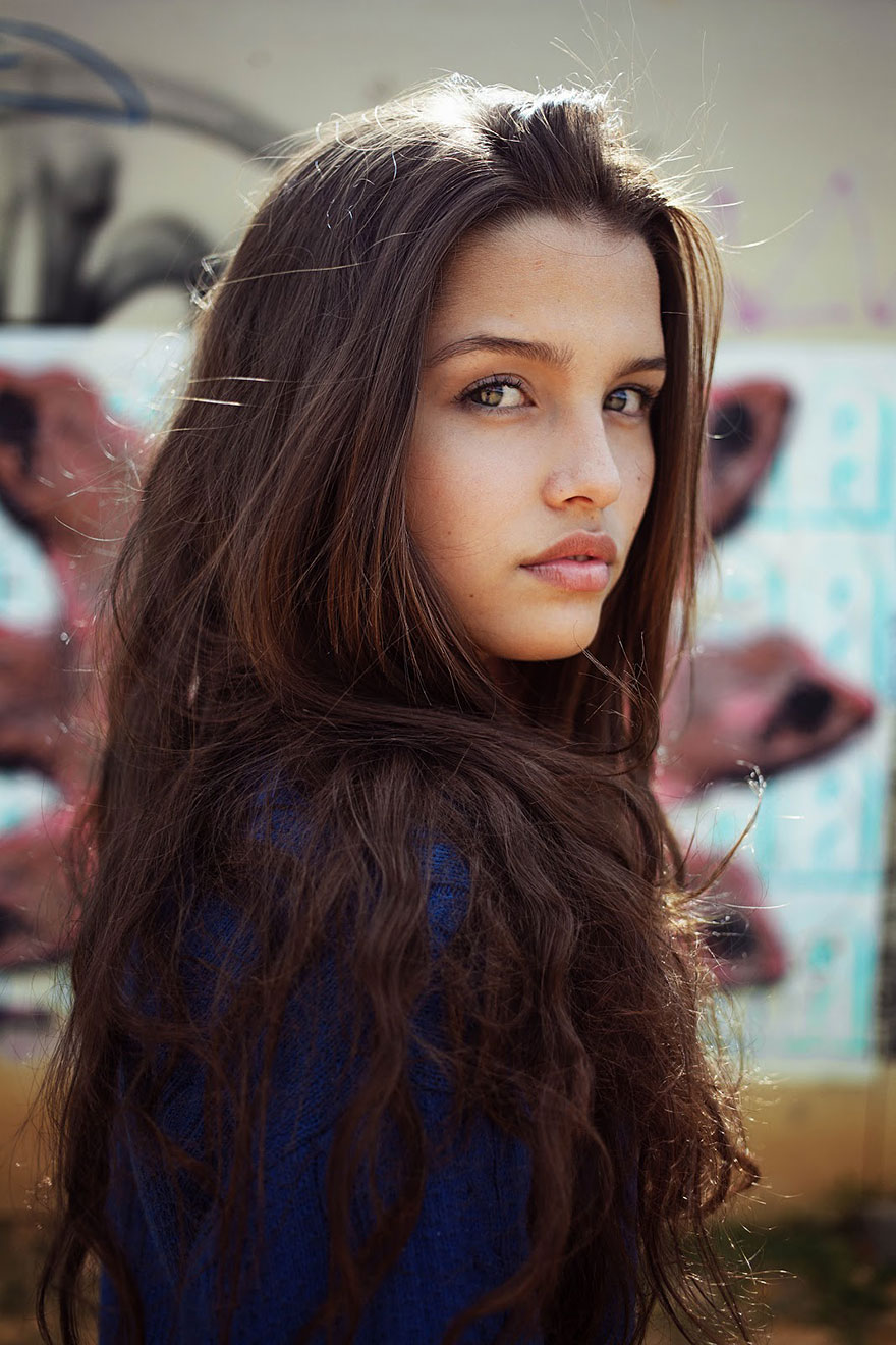 Romanian photographer captures a woman's natural beauty with long hair against a vibrant background.