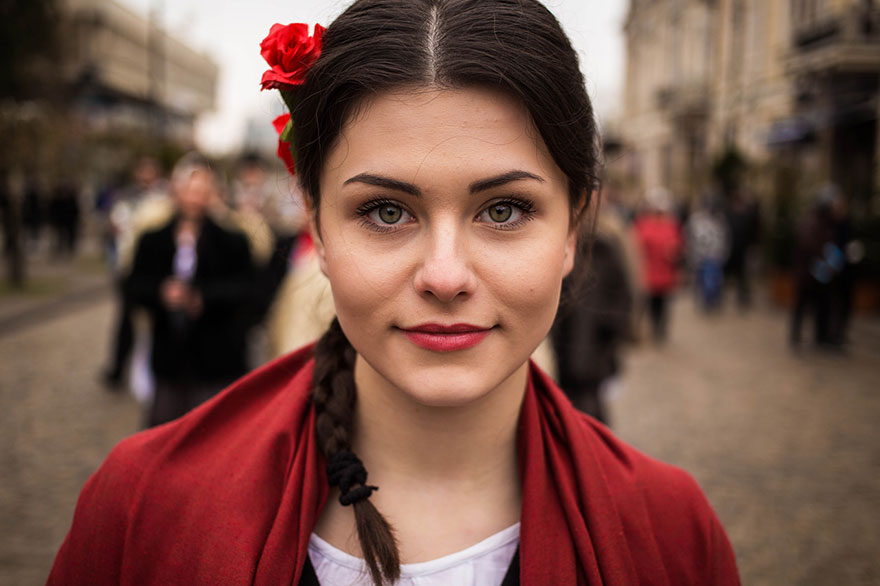 Romanian photographer captures woman's portrait on a city street, highlighting diverse beauty.