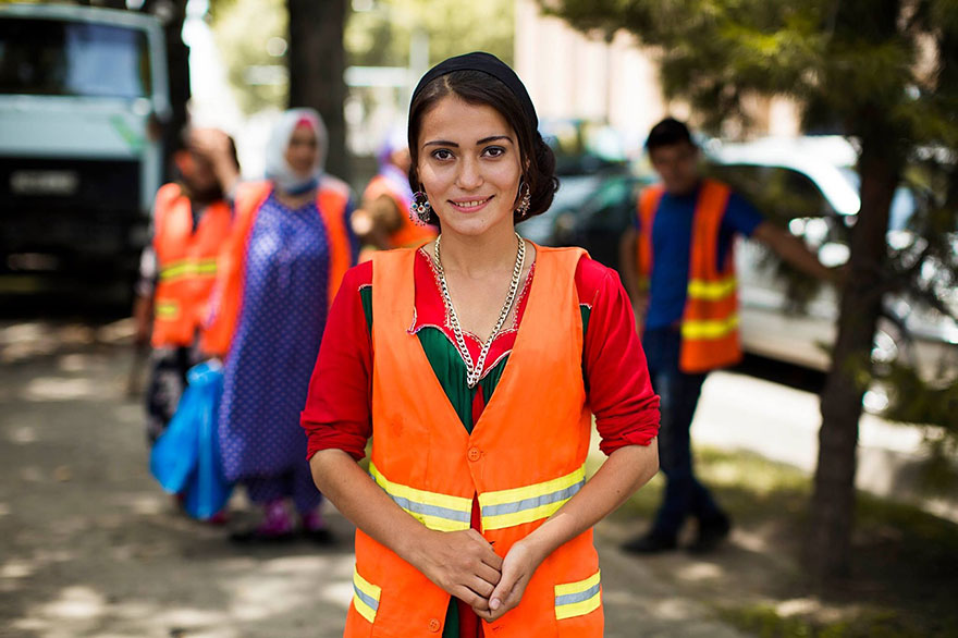 Romanian photographer captures diverse women in safety vests, highlighting global beauty.