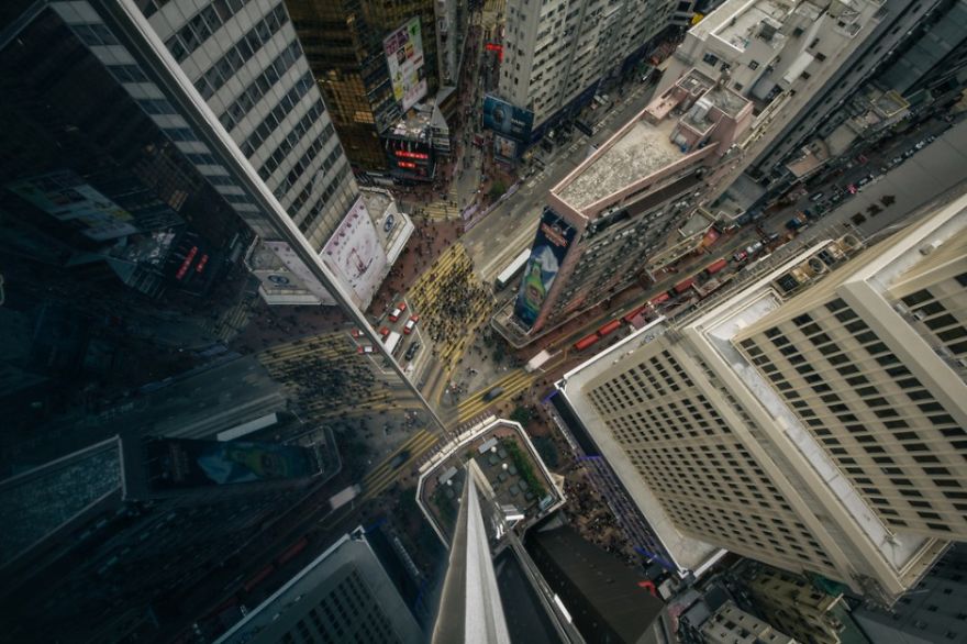 10 Dizzying Photos From The Top Of The World’s Tallest Skyscrapers 10 Dizzying Photos From The Top Of The World’s Tallest Skyscrapers