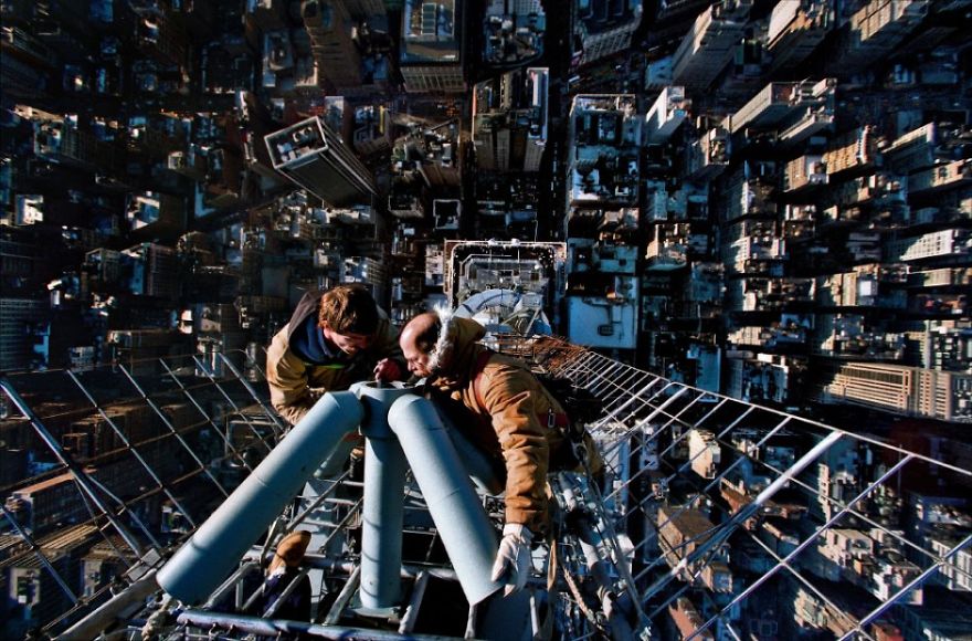 10 Dizzying Photos From The Top Of The World’s Tallest Skyscrapers 10 Dizzying Photos From The Top Of The World’s Tallest Skyscrapers