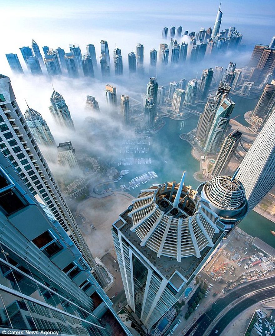 10 Dizzying Photos From The Top Of The World’s Tallest Skyscrapers 10 Dizzying Photos From The Top Of The World’s Tallest Skyscrapers
