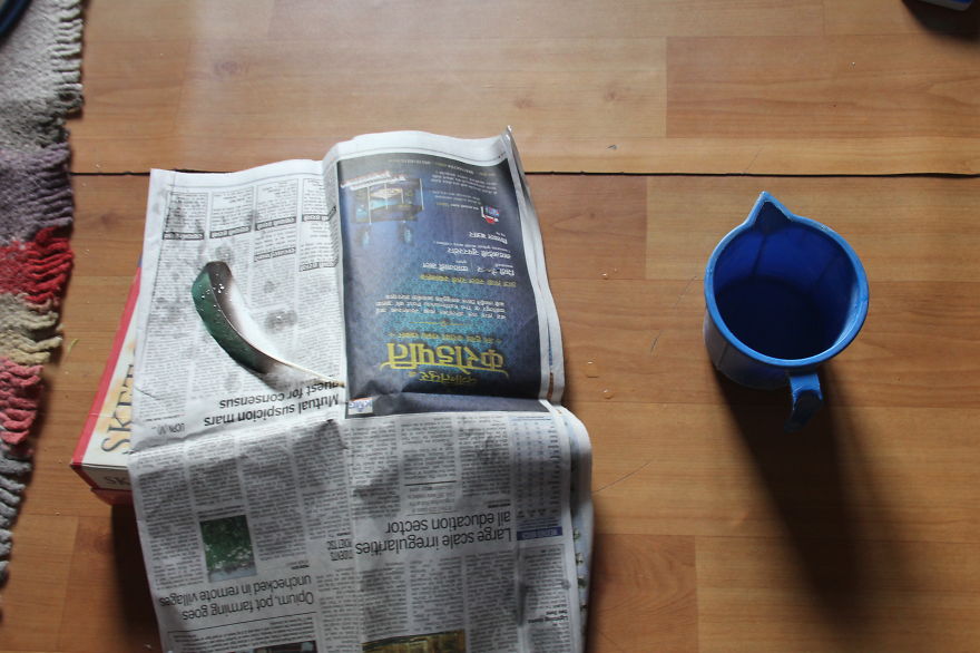 I Take Magical Photos Of Feathers And Water Drops On My Bedroom Floor