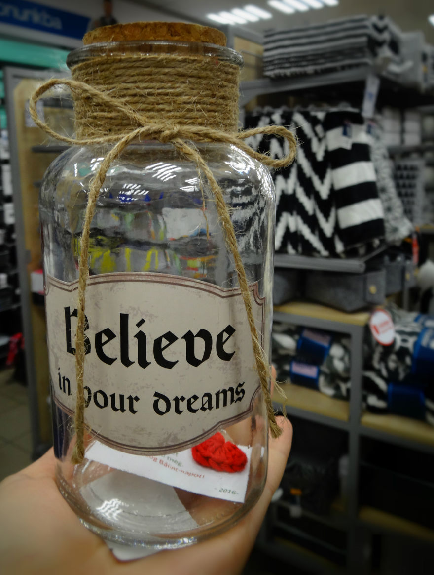 I Crocheted 100 Hearts For Valentine’s Day And Hid Them In Various Places Of My City, Budapest I Crocheted 100 Hearts For Valentine’s Day And Hid Them In Various Places Of My City, Budapest