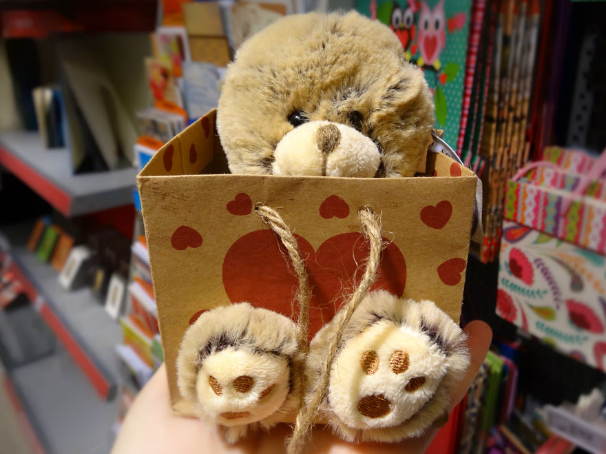 I Crocheted 100 Hearts For Valentine’s Day And Hid Them In Various Places Of My City, Budapest