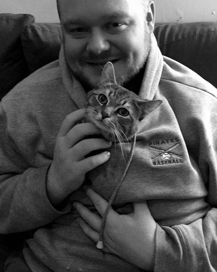 adopted-cat-sits-like-human-wilbur-wolfpackago-2 adopted-cat-sits-like-human-wilbur-wolfpackago-2