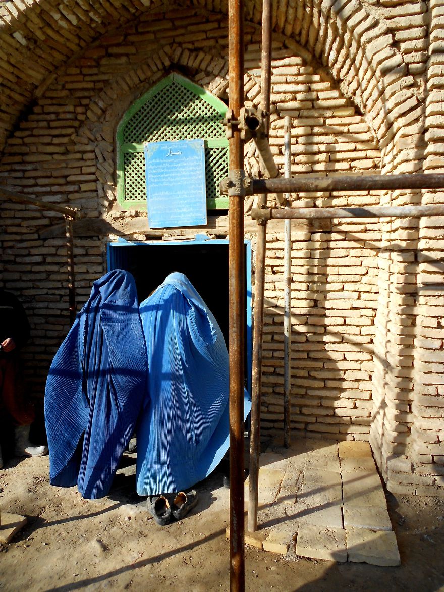 As A Solo Female I Traveled By Hitchhike Through Afganistan And Pakistan As A Solo Female I Traveled By Hitchhike Through Afganistan And Pakistan