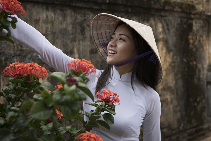Beautiful Girls Wearing Elegant Ao Dai In Vietnam Beautiful Girls Wearing Elegant Ao Dai In Vietnam