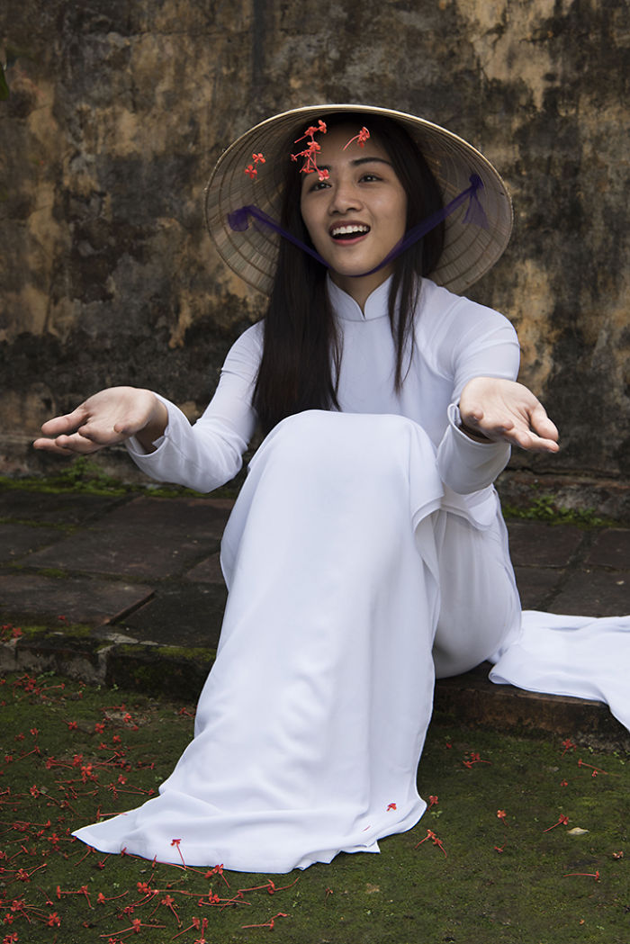 Beautiful Girls Wearing Elegant Ao Dai In Vietnam Beautiful Girls Wearing Elegant Ao Dai In Vietnam