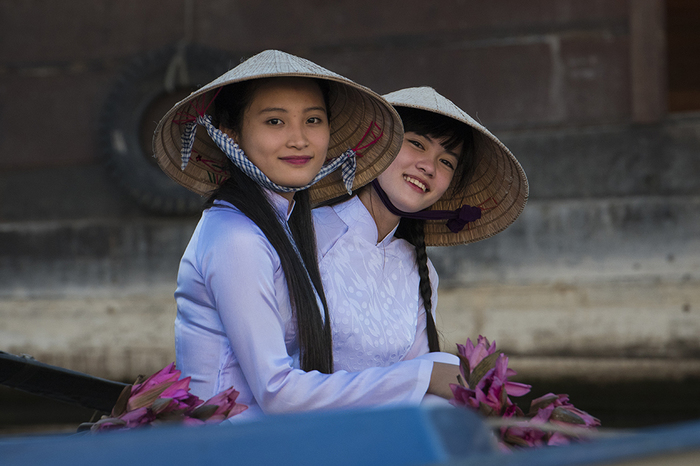 Beautiful Girls Wearing Elegant Ao Dai In Vietnam Beautiful Girls Wearing Elegant Ao Dai In Vietnam
