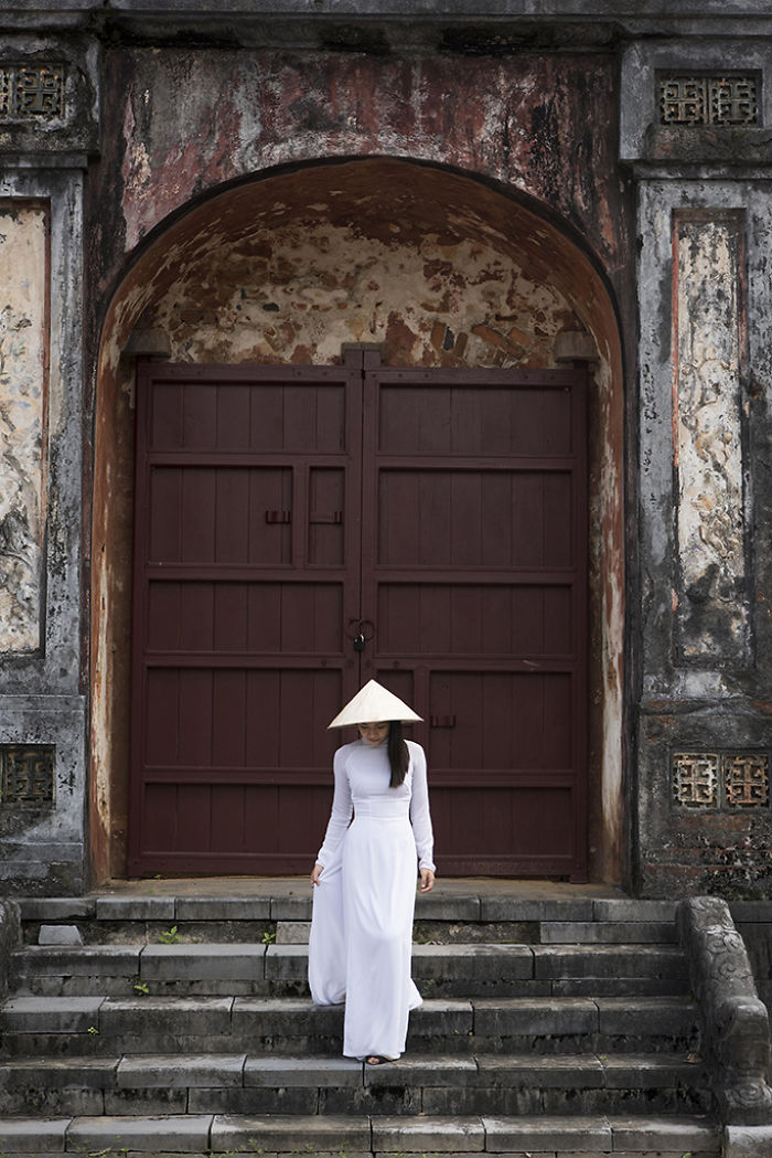 Beautiful Girls Wearing Elegant Ao Dai In Vietnam Beautiful Girls Wearing Elegant Ao Dai In Vietnam