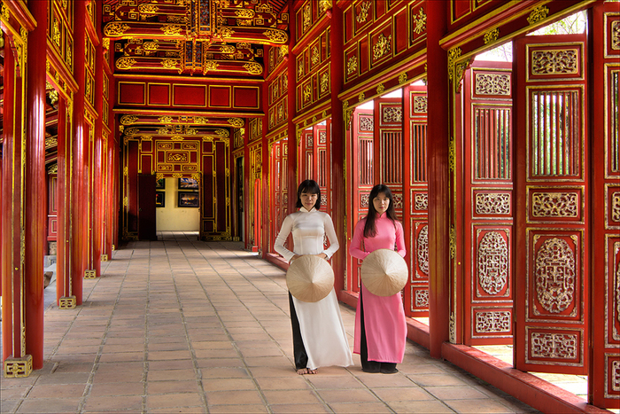 Beautiful Girls Wearing Elegant Ao Dai In Vietnam Beautiful Girls Wearing Elegant Ao Dai In Vietnam