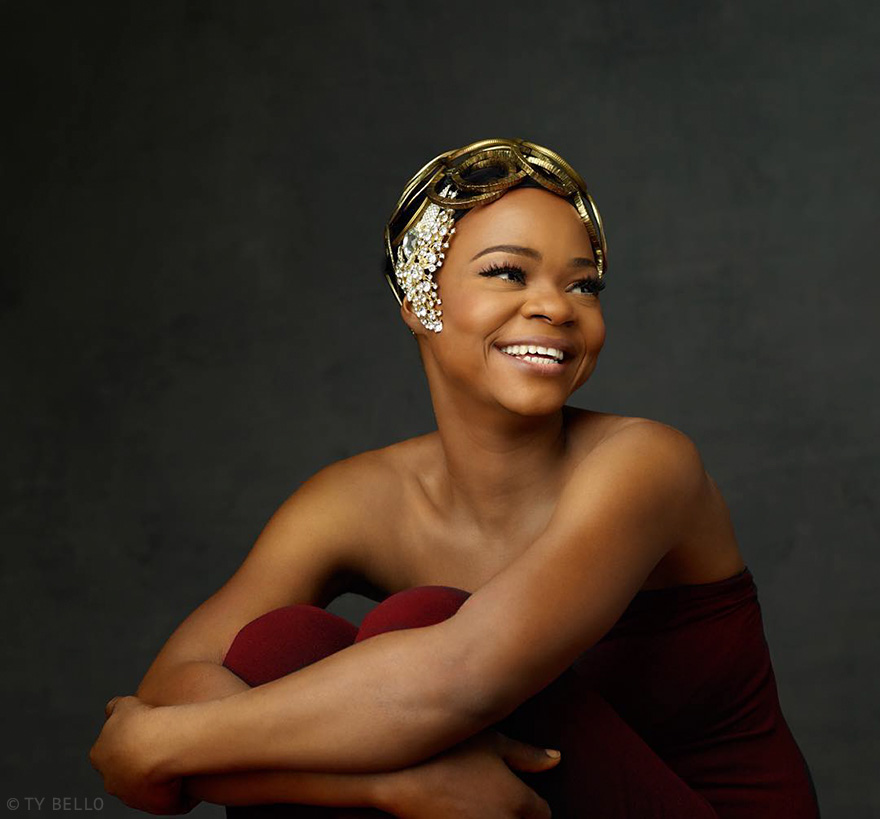 bread-seller-photobomb-modeling-contract-olajumoke-orisaguna-9
