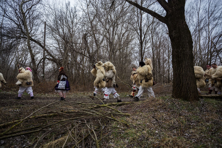 Crossing The River With The 'Busós' Crossing The River With The 'Busós'