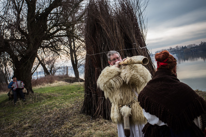 Crossing The River With The 'Busós' Crossing The River With The 'Busós'
