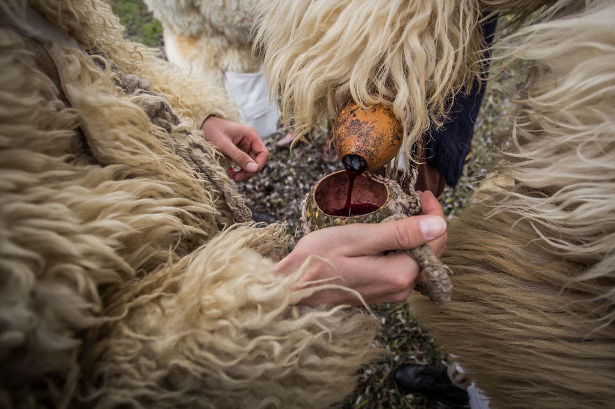 Crossing The River With The 'Busós' Crossing The River With The 'Busós'
