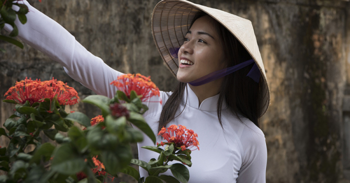 Beautiful Girls Wearing Elegant Ao Dai In Vietnam