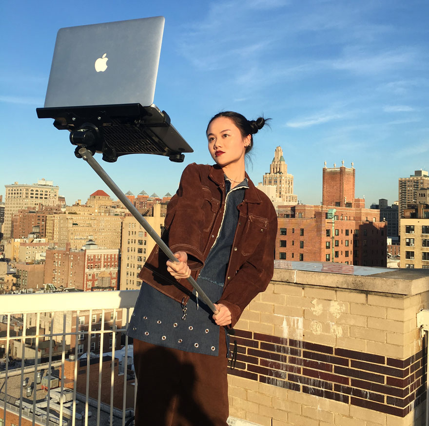 macbook-selfie-stick-moises-john-yuyi-tom-galle-30 macbook-selfie-stick-moises-john-yuyi-tom-galle-30