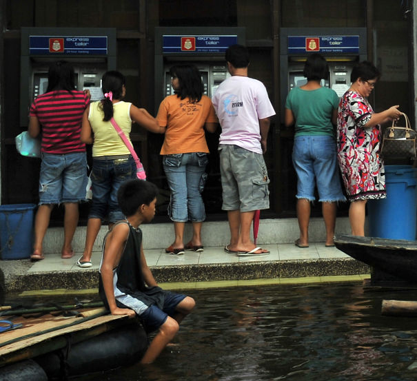 People Withdrawing Cash In The Philippines