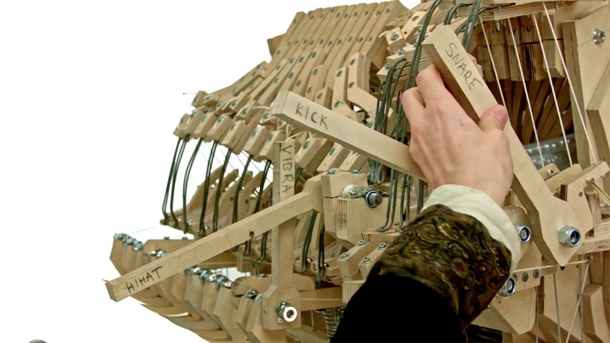 2000-marble-music-machine-wintergatan-instrument-martin-molin-12 2000-marble-music-machine-wintergatan-instrument-martin-molin-12