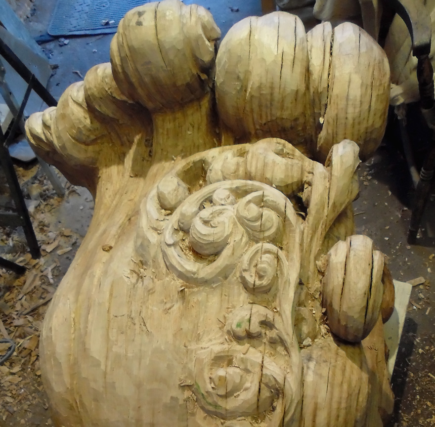 chair-carved-from-single-oak-stump-alex-johnson-2