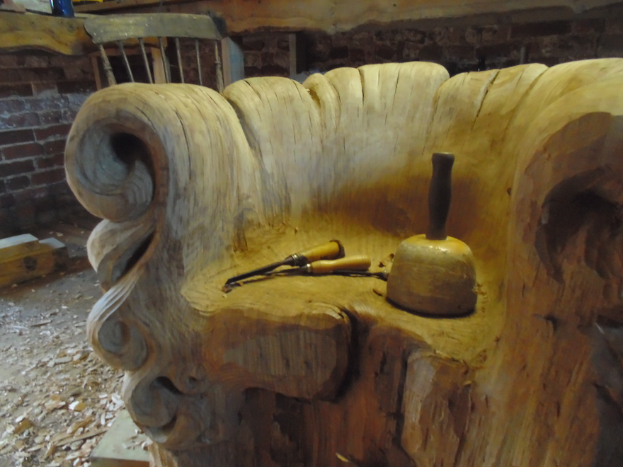 chair-carved-from-single-oak-stump-alex-johnson-4