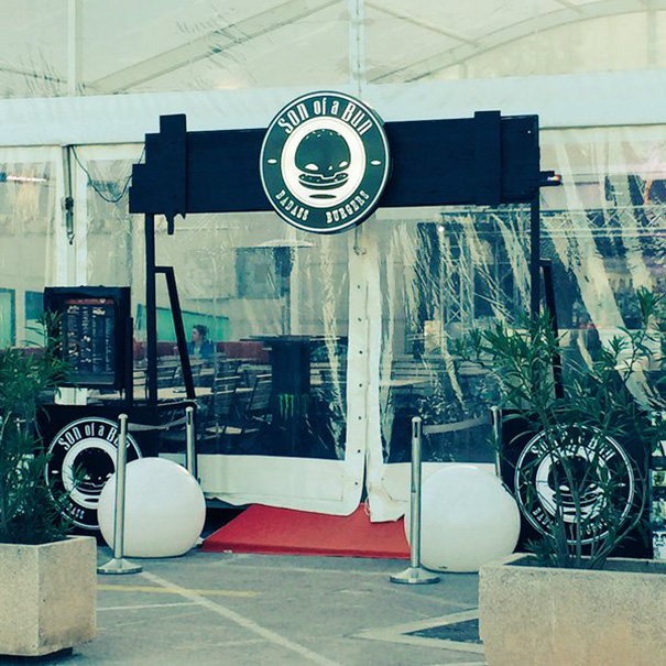 Burger restaurant sign ‘Son of a Bun’