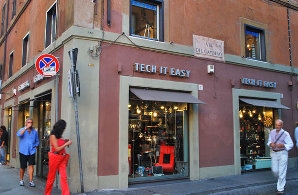 Shop sign ‘TECH IT EASY’