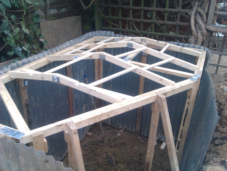 diy-hobbit-house-backyard-ashley-yeates-2 diy-hobbit-house-backyard-ashley-yeates-2