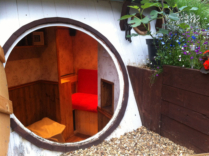 diy-hobbit-house-backyard-ashley-yeates-7 diy-hobbit-house-backyard-ashley-yeates-7