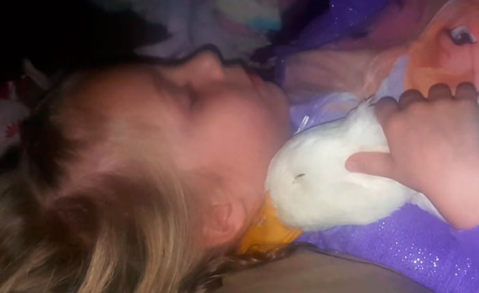 girl-best-friends-duck-snowflake-kylie-brown-57 girl-best-friends-duck-snowflake-kylie-brown-57