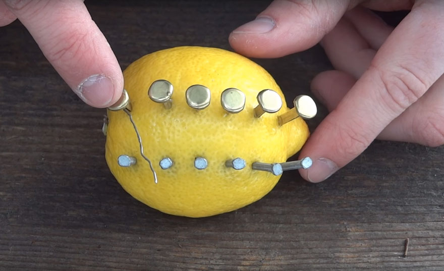 how-to-make-fire-with-lemon-north-survival-5 how-to-make-fire-with-lemon-north-survival-5