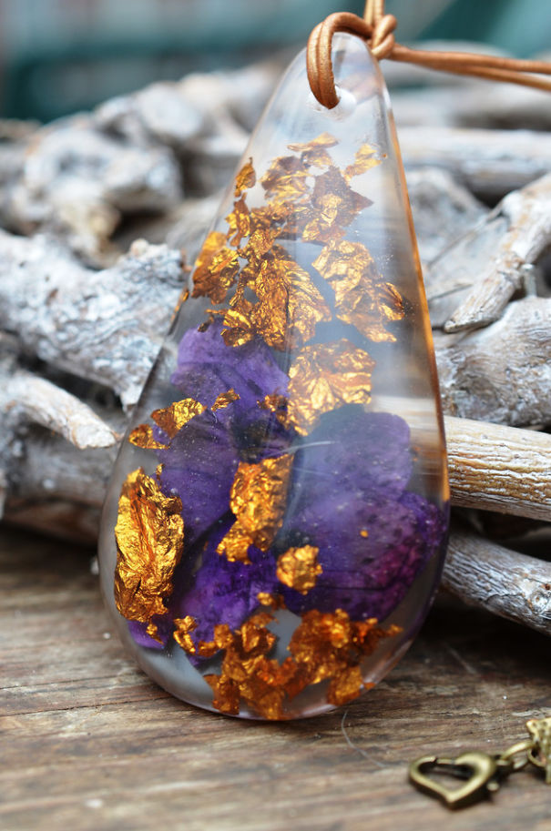 I Create Unique Nature Inspired Resin Jewellery