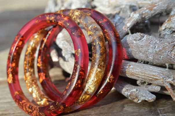 I Create Unique Nature Inspired Resin Jewellery