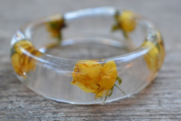 I Create Unique Nature Inspired Resin Jewellery