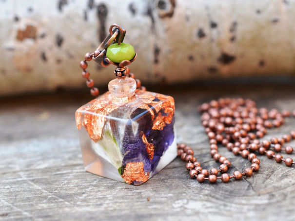 I Create Unique Nature Inspired Resin Jewellery