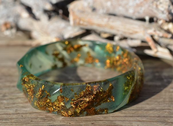 I Create Unique Nature Inspired Resin Jewellery