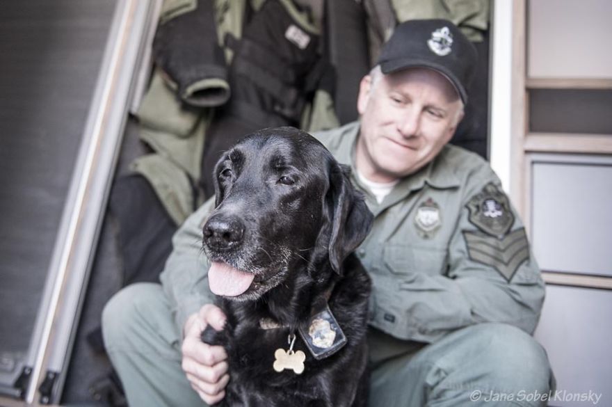 I Photograph The Special Bond Between Old Dogs And The People Who Love Them